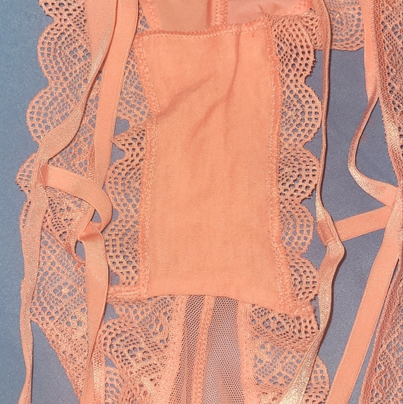 2 Cut-Out Cheeky Panties - Picture 5 of 9